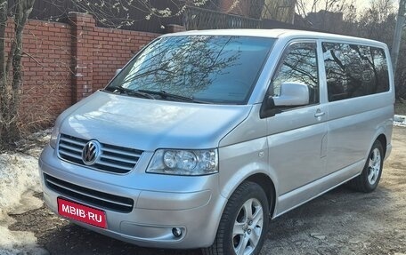 Volkswagen Caravelle T5, 2005 год, 1 200 000 рублей, 1 фотография