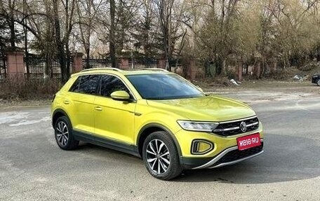 Volkswagen T-Roc I, 2023 год, 1 930 000 рублей, 1 фотография