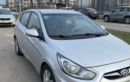 Hyundai Solaris II рестайлинг, 2012 год, 690 000 рублей, 2 фотография