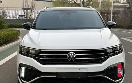 Volkswagen T-Roc I, 2023 год, 1 892 000 рублей, 2 фотография