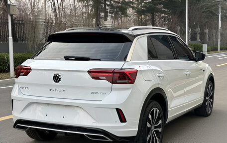 Volkswagen T-Roc I, 2023 год, 1 892 000 рублей, 5 фотография