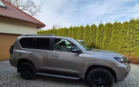 Toyota Land Cruiser Prado 150 рестайлинг 2, 2023 год, 5 100 000 рублей, 3 фотография