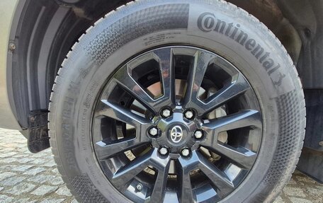 Toyota Land Cruiser Prado 150 рестайлинг 2, 2023 год, 5 100 000 рублей, 9 фотография