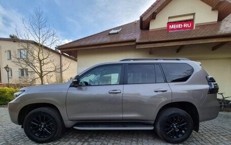 Toyota Land Cruiser Prado 150 рестайлинг 2, 2023 год, 5 100 000 рублей, 6 фотография
