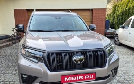 Toyota Land Cruiser Prado 150 рестайлинг 2, 2023 год, 5 100 000 рублей, 2 фотография