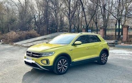 Volkswagen T-Roc I, 2023 год, 1 930 000 рублей, 3 фотография