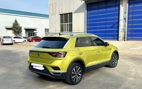 Volkswagen T-Roc I, 2023 год, 1 930 000 рублей, 4 фотография