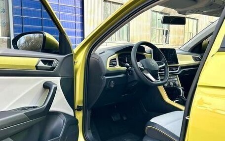 Volkswagen T-Roc I, 2023 год, 1 930 000 рублей, 7 фотография