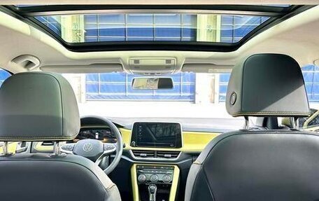 Volkswagen T-Roc I, 2023 год, 1 930 000 рублей, 8 фотография