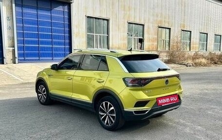Volkswagen T-Roc I, 2023 год, 1 930 000 рублей, 6 фотография