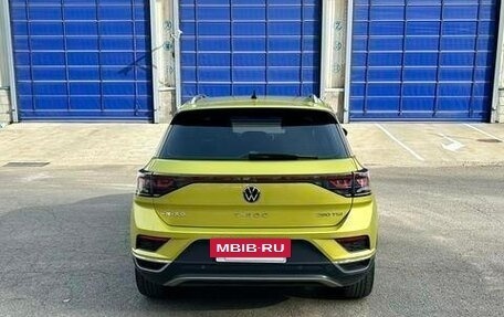 Volkswagen T-Roc I, 2023 год, 1 930 000 рублей, 5 фотография