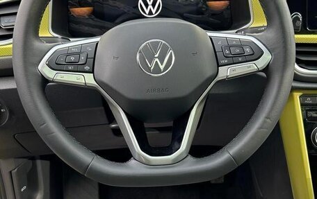 Volkswagen T-Roc I, 2023 год, 1 930 000 рублей, 9 фотография