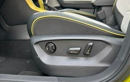 Volkswagen T-Roc I, 2023 год, 1 930 000 рублей, 13 фотография