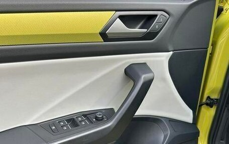 Volkswagen T-Roc I, 2023 год, 1 930 000 рублей, 11 фотография