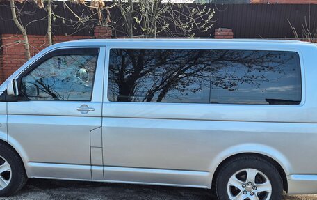 Volkswagen Caravelle T5, 2005 год, 1 200 000 рублей, 3 фотография