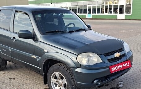 Chevrolet Niva I рестайлинг, 2017 год, 630 000 рублей, 4 фотография