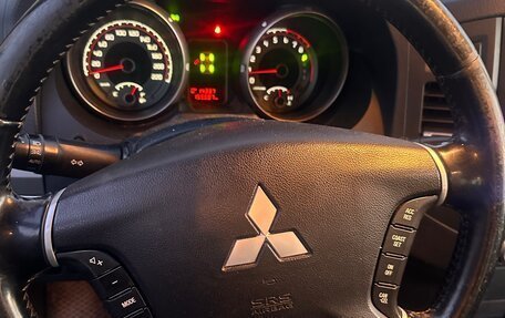 Mitsubishi Pajero IV, 2013 год, 2 370 000 рублей, 5 фотография