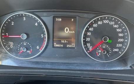 Volkswagen Multivan T6 рестайлинг, 2018 год, 3 990 000 рублей, 15 фотография