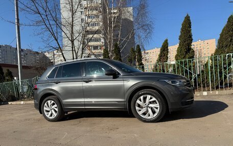Volkswagen Tiguan II, 2021 год, 3 600 000 рублей, 2 фотография