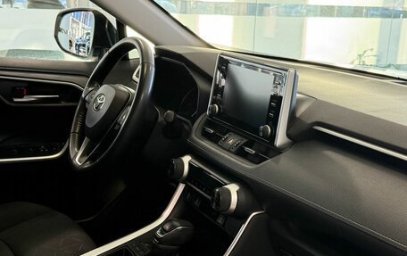 Toyota RAV4, 2021 год, 2 997 000 рублей, 8 фотография