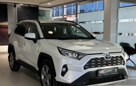 Toyota RAV4, 2021 год, 2 997 000 рублей, 3 фотография