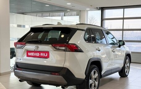 Toyota RAV4, 2021 год, 2 997 000 рублей, 6 фотография