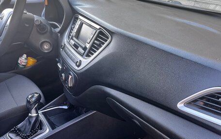 Hyundai Solaris II рестайлинг, 2017 год, 700 000 рублей, 10 фотография