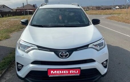 Toyota RAV4, 2018 год, 2 700 000 рублей, 2 фотография