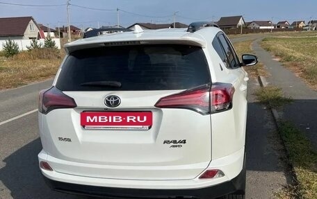 Toyota RAV4, 2018 год, 2 700 000 рублей, 3 фотография