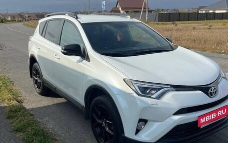 Toyota RAV4, 2018 год, 2 700 000 рублей, 4 фотография