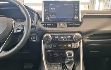 Toyota RAV4, 2021 год, 3 160 000 рублей, 18 фотография