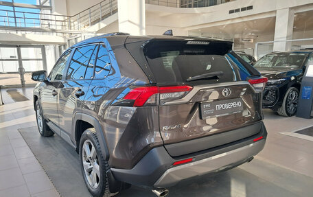 Toyota RAV4, 2021 год, 3 160 000 рублей, 8 фотография