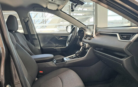 Toyota RAV4, 2021 год, 3 160 000 рублей, 13 фотография