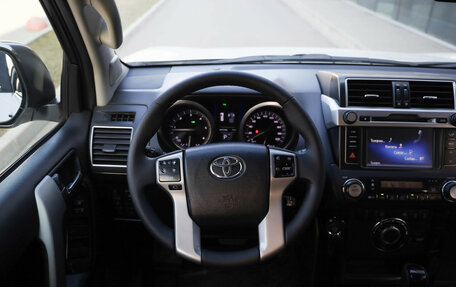 Toyota Land Cruiser Prado 150 рестайлинг 2, 2014 год, 3 799 000 рублей, 8 фотография