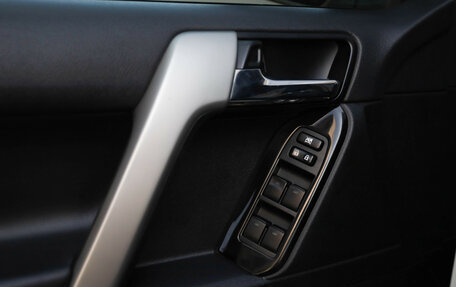 Toyota Land Cruiser Prado 150 рестайлинг 2, 2014 год, 3 799 000 рублей, 16 фотография