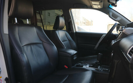 Toyota Land Cruiser Prado 150 рестайлинг 2, 2014 год, 3 799 000 рублей, 18 фотография