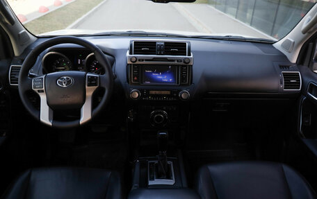 Toyota Land Cruiser Prado 150 рестайлинг 2, 2014 год, 3 799 000 рублей, 21 фотография