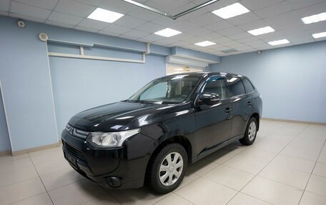 Mitsubishi Outlander III рестайлинг 3, 2012 год, 1 689 000 рублей, 2 фотография