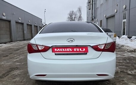 Hyundai Sonata VI, 2011 год, 730 000 рублей, 3 фотография