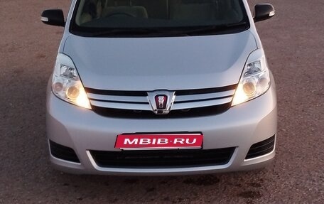 Toyota ISis I, 2012 год, 1 575 000 рублей, 1 фотография