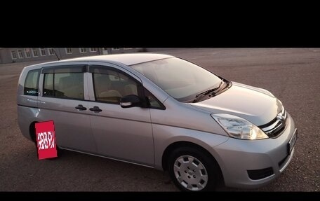 Toyota ISis I, 2012 год, 1 575 000 рублей, 2 фотография