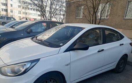 Hyundai Solaris II рестайлинг, 2012 год, 550 000 рублей, 2 фотография