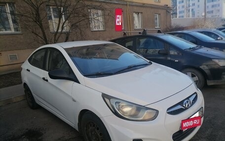 Hyundai Solaris II рестайлинг, 2012 год, 550 000 рублей, 5 фотография