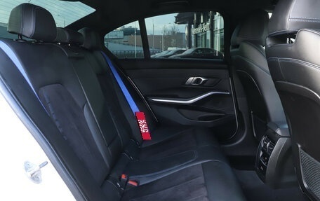 BMW 3 серия, 2021 год, 3 650 000 рублей, 10 фотография