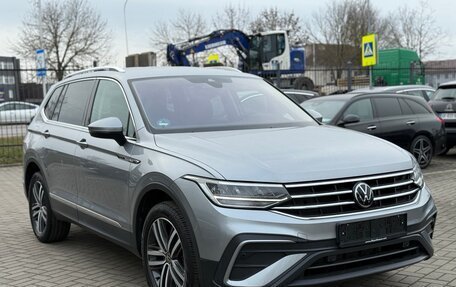 Volkswagen Tiguan II, 2021 год, 3 000 000 рублей, 2 фотография