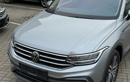 Volkswagen Tiguan II, 2021 год, 3 000 000 рублей, 12 фотография