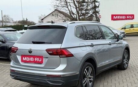 Volkswagen Tiguan II, 2021 год, 3 000 000 рублей, 4 фотография
