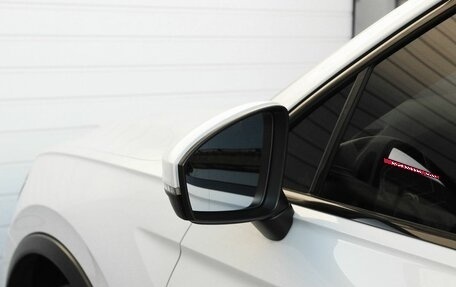 Volkswagen Tiguan II, 2019 год, 2 998 000 рублей, 9 фотография