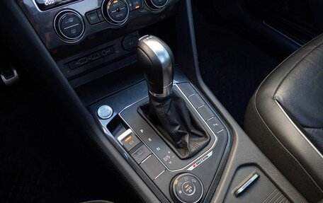 Volkswagen Tiguan II, 2019 год, 2 998 000 рублей, 19 фотография