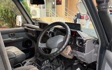 Toyota Land Cruiser 70, 1990 год, 1 900 000 рублей, 19 фотография